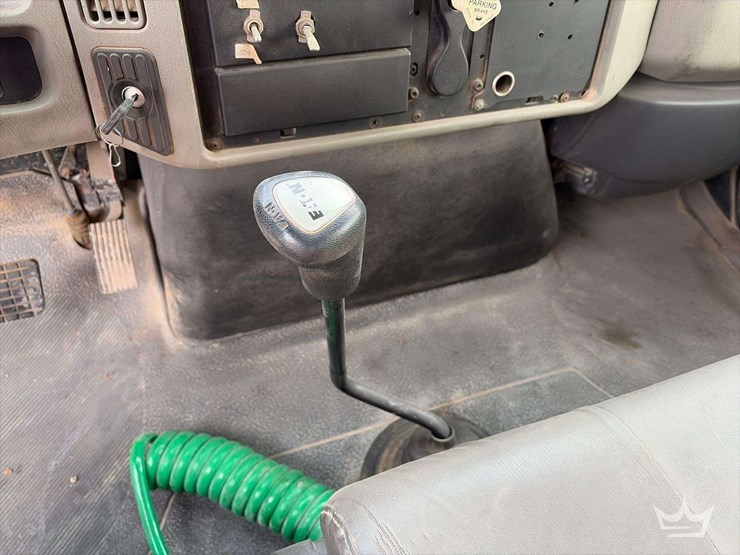 2009-international-7300-image-18