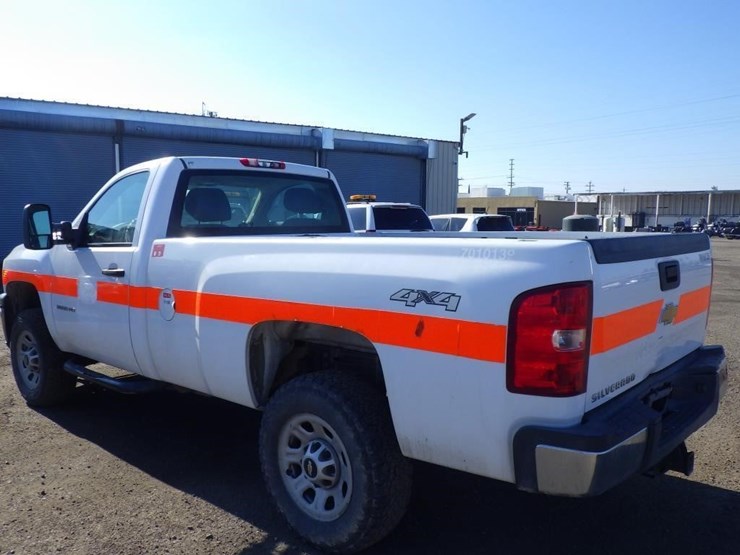 2014-chevrolet-3500hd-image-4