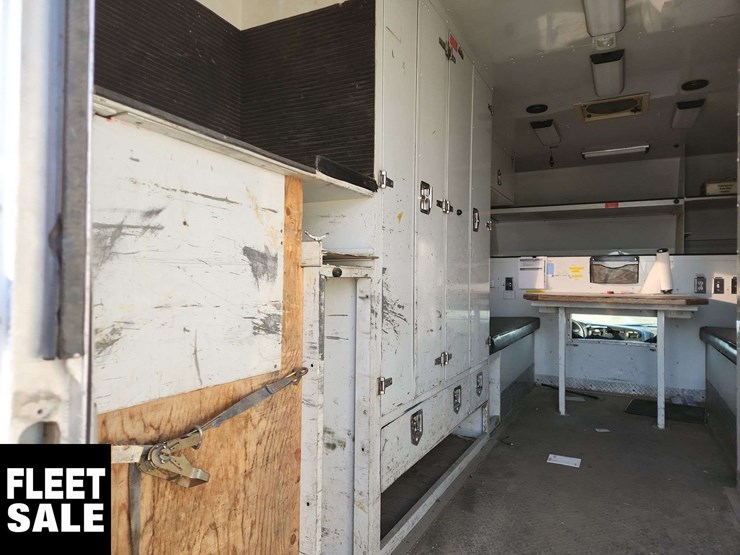 2005-ford-f550-image-31