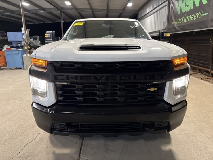 2020-chevrolet-silverado-3500hd-image-3