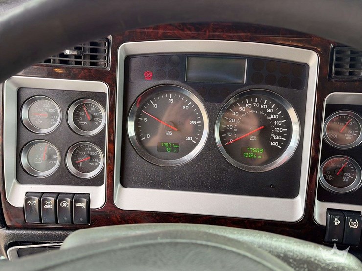 2012-kenworth-t800-image-17