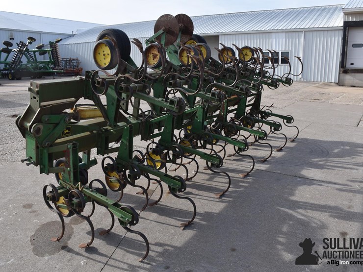 john-deere-845-image-7