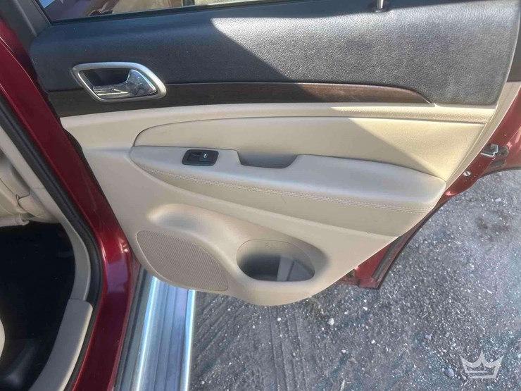 2014-jeep-grand-cherokee-image-24