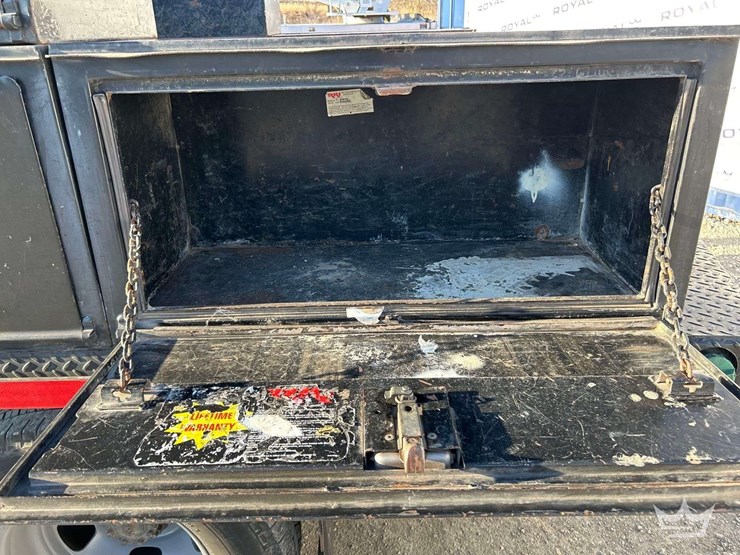 2013-ram-3500-utility-flatbed-truck-image-22