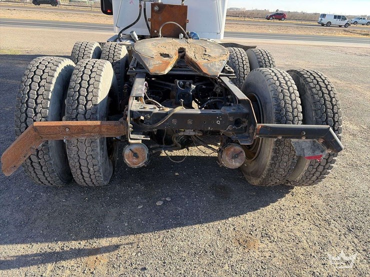 2013-kenworth-t800-image-30