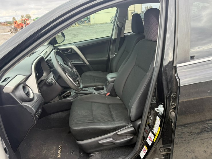 2018-toyota-rav4-image-30