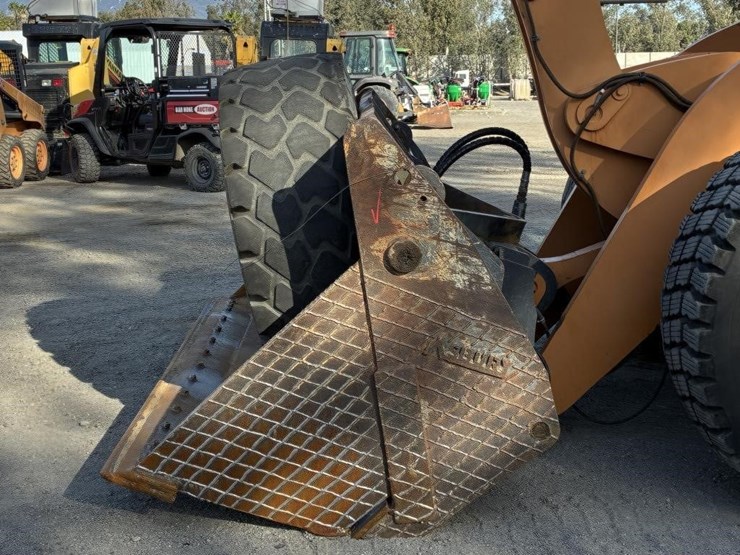 case-7210-wheel-loader-image-5