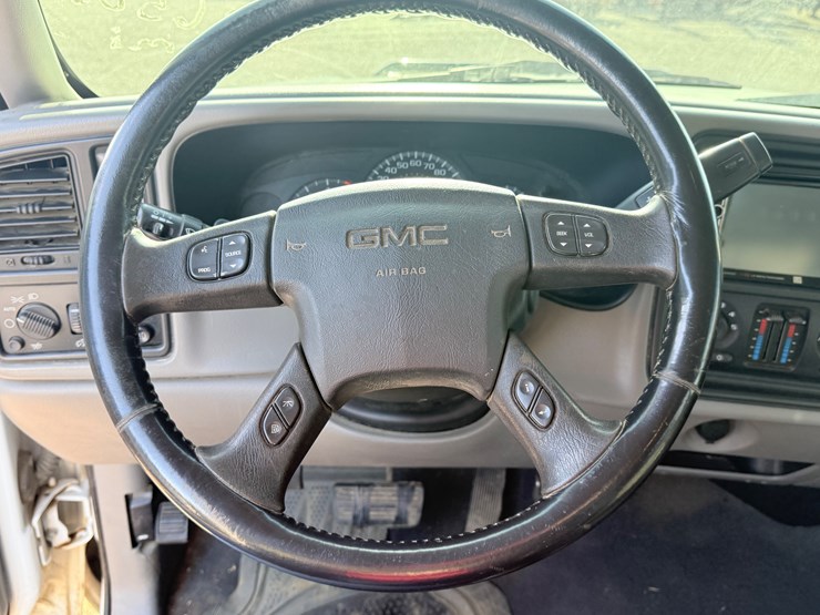 2006-gmc-3500-image-30