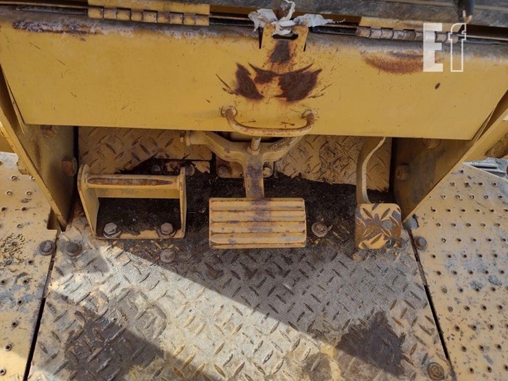 1998-caterpillar-d4c-xl-image-8