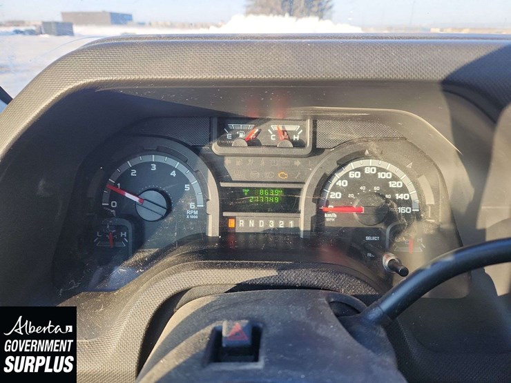 2014-ford-cargo-image-18