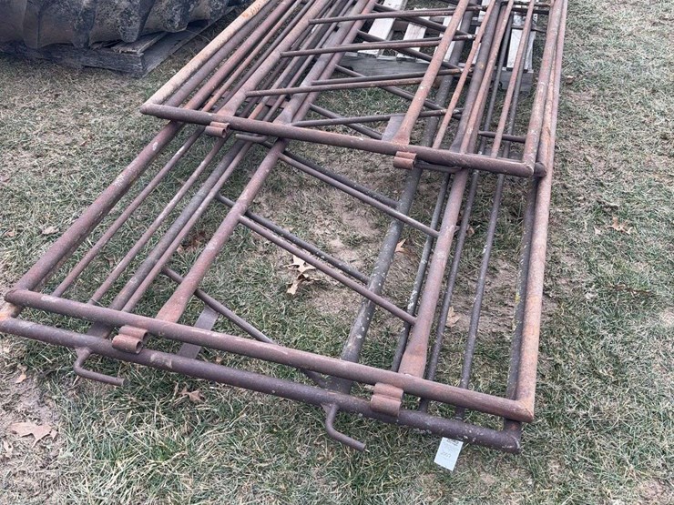 h.d.-shop-gates,-2x10-and-2x-16-image-1