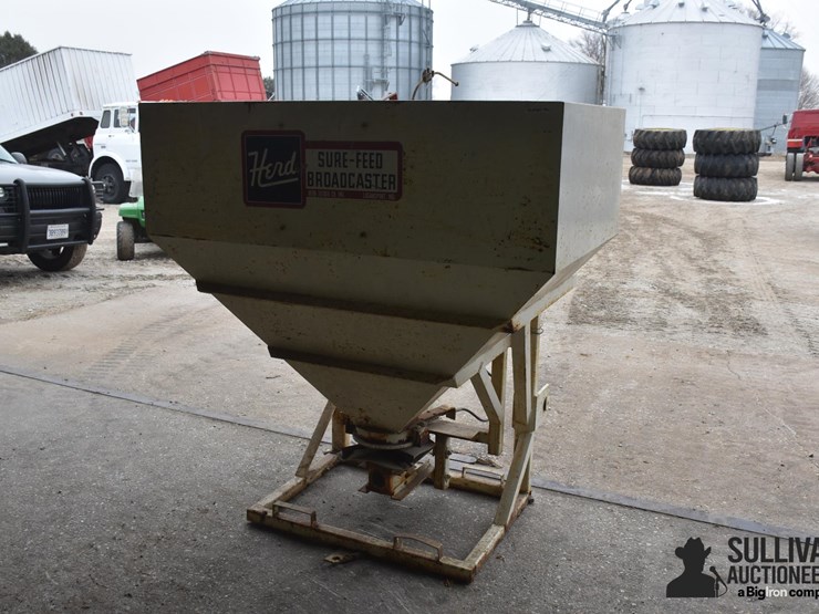 herd-sure-feed-spreader-image-1