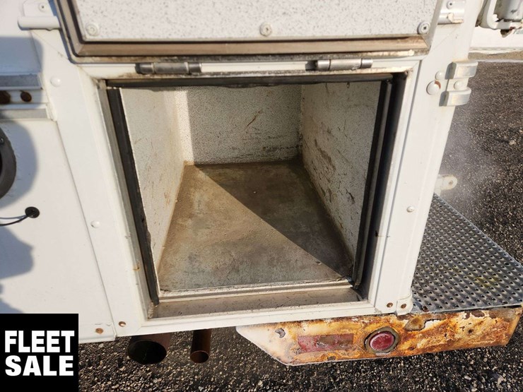 2005-ford-f550-image-28