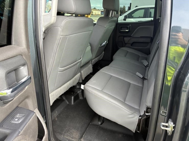 2018-chevrolet-silverado-crew-cab-image-11