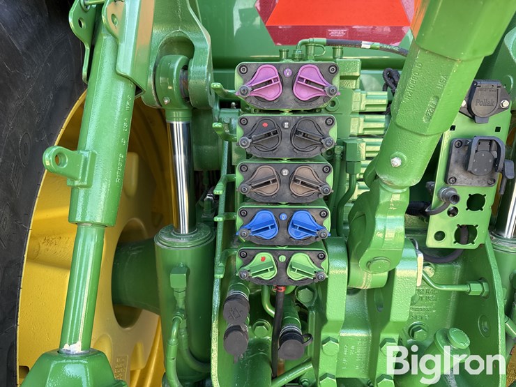 2013-john-deere-8285r-image-12