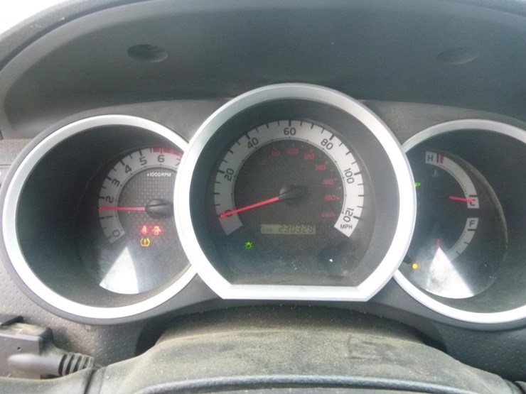 2013-toyota-tacoma-image-17