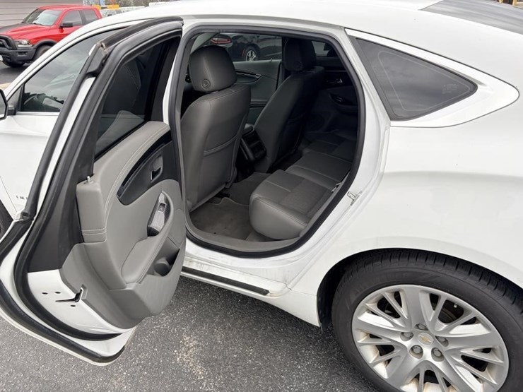 2019-chevrolet-impala-sedan-image-12