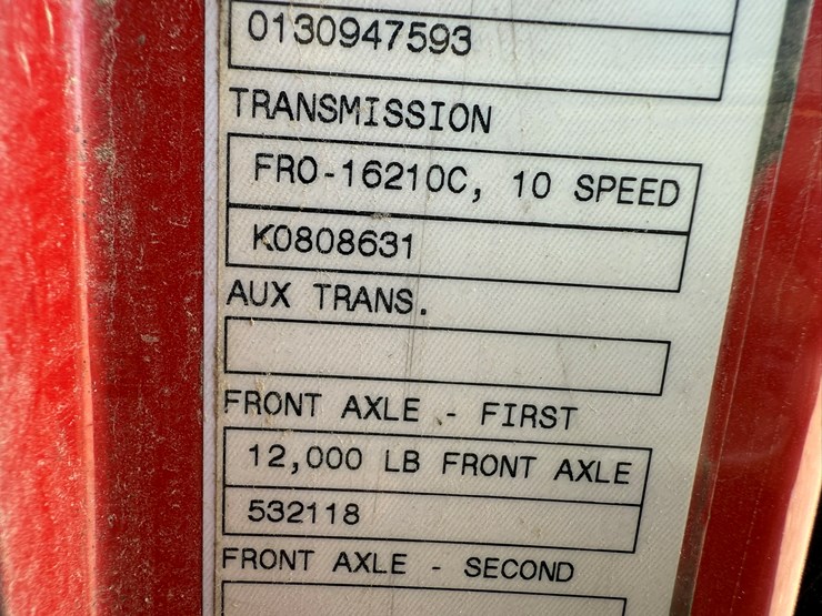 2011-volvo-10-image-45