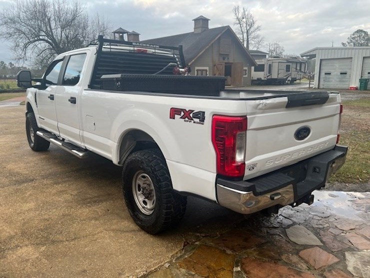 2017-ford-f250-xl-image-2