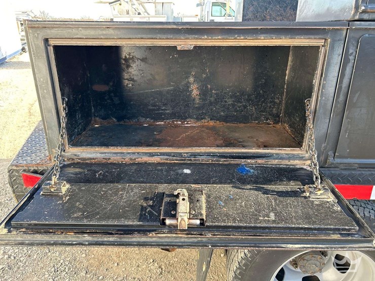 2013-ram-3500-utility-flatbed-truck-image-25