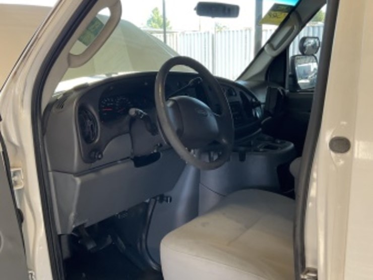 2008-ford-cargo-image-24