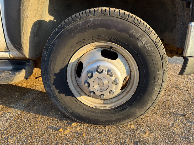 2005-chevrolet-3500-image-13