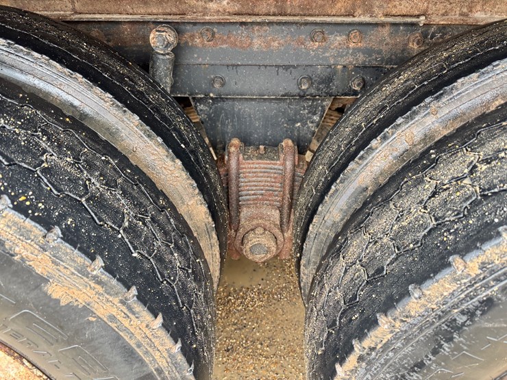 1990-mack-r688st-image-4