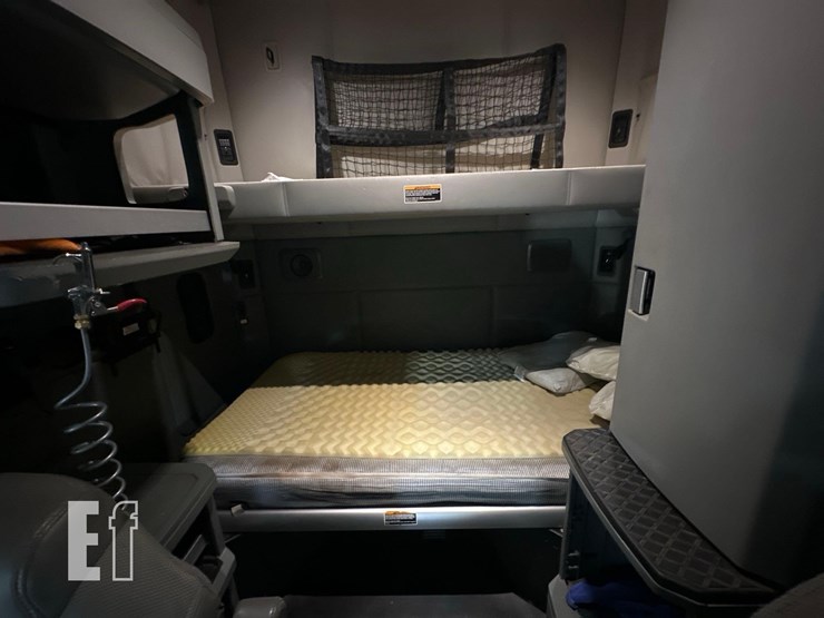 2018-kenworth-t680-image-24