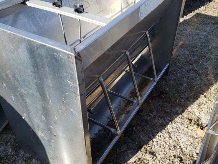8-hole-stainless-steel-hog-feeder-with-water-pipe-image-2