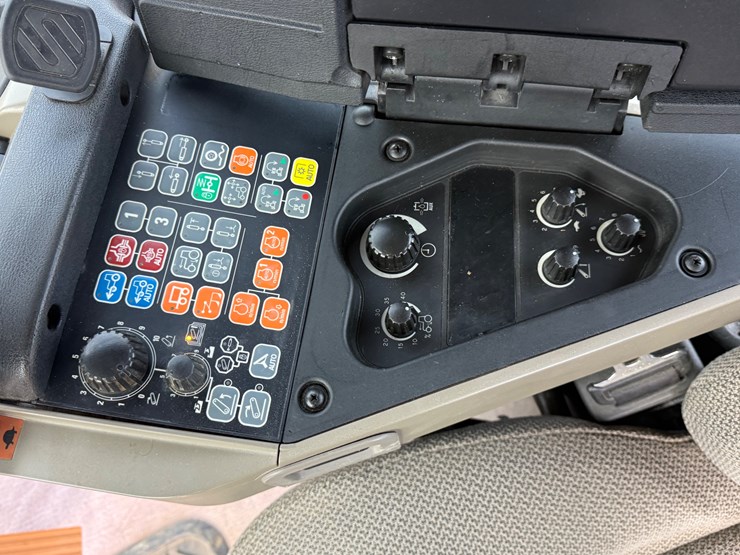 2012-case-ih-magnum-340-image-38