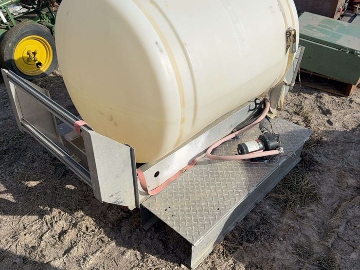 125-gallon-poly-tank-with-pump-on-the-frame-image-3