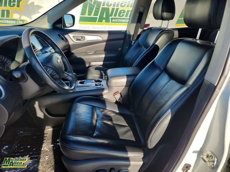 2017-nissan-pathfinder-image-15