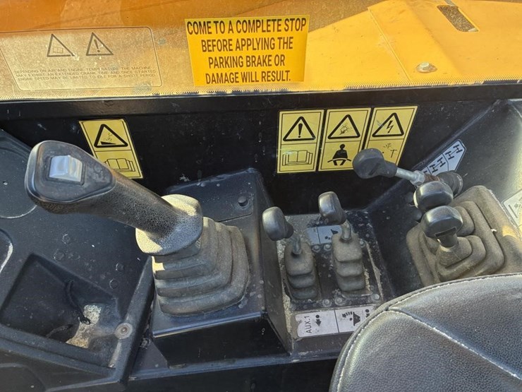 2019-jcb-512-56-image-22