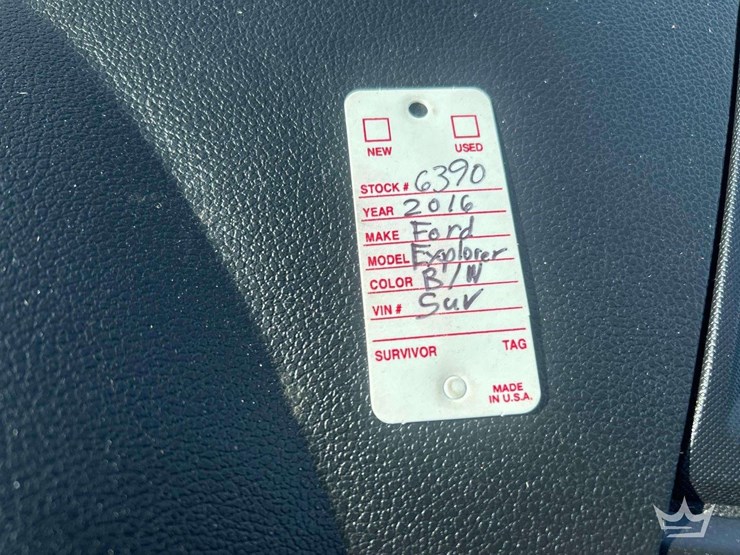 2016-ford-explorer-image-36