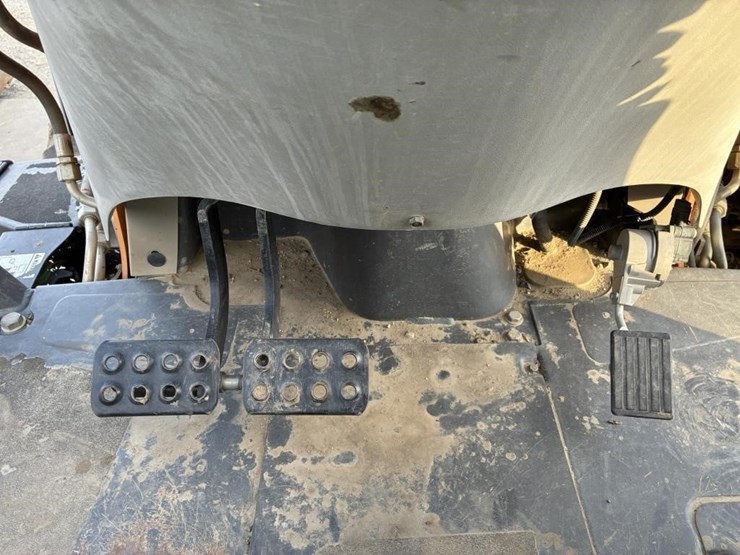 2017-case-580sn-image-21