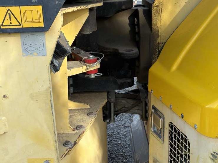 2011-dynapac-cc224hf-image-11