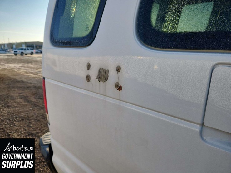 2014-ford-cargo-image-34