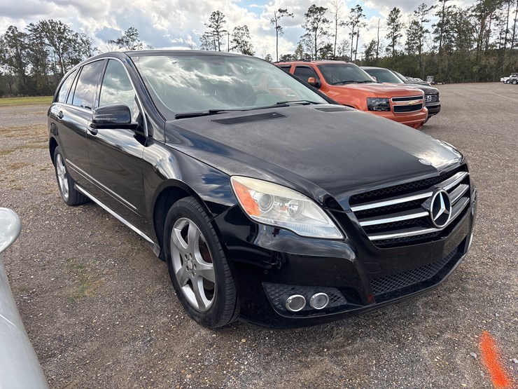 #30147-•-2011-mercedes-benz-r350-image-2