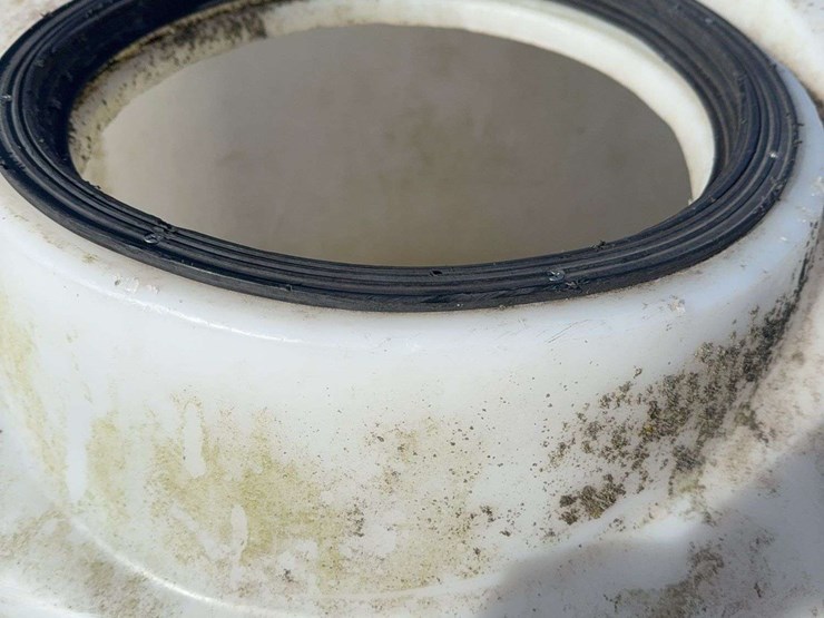 1300-gallon-poly-tank,-no-lid-image-4