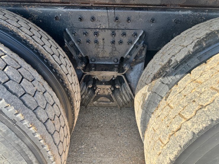 2015-international-7600-image-12