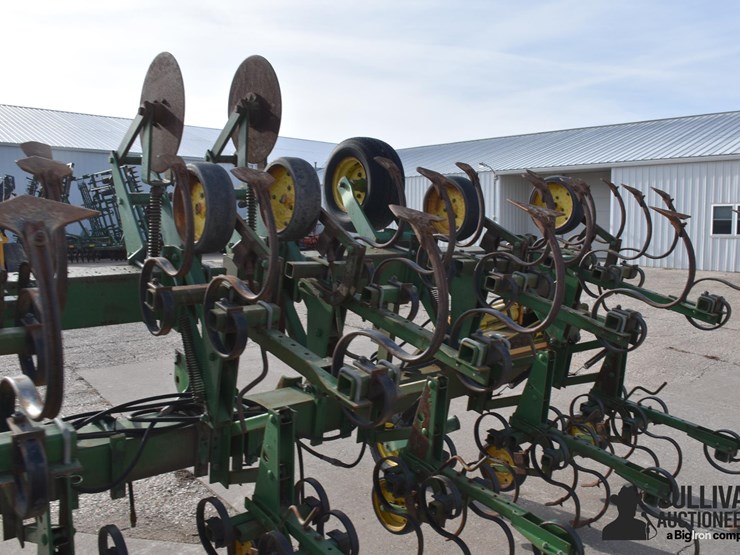 john-deere-845-image-18