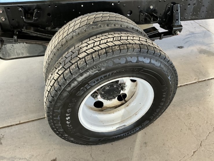 2016-isuzu-npr-image-8