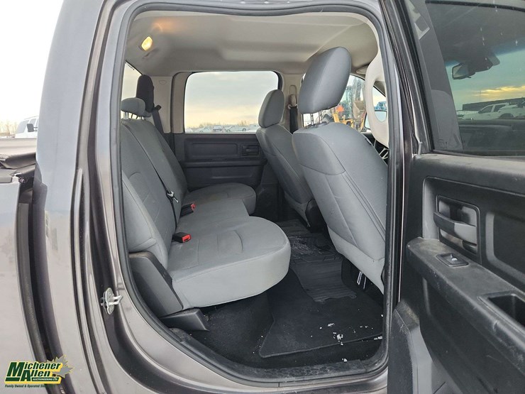 2014-dodge-1500-image-19