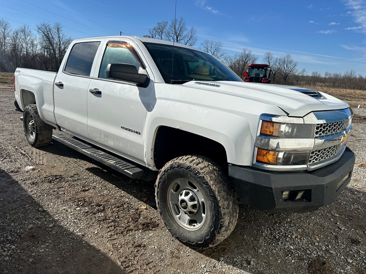 2019-chevrolet-2500-image-2