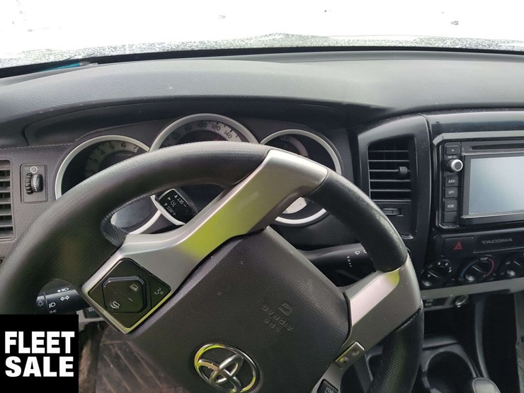 2015-toyota-tacoma-image-17