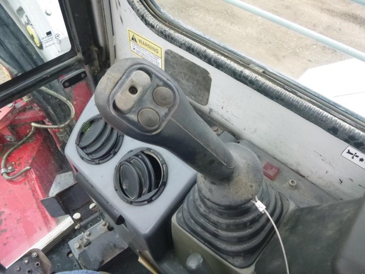 2012-takeuchi-tb180fr-image-12