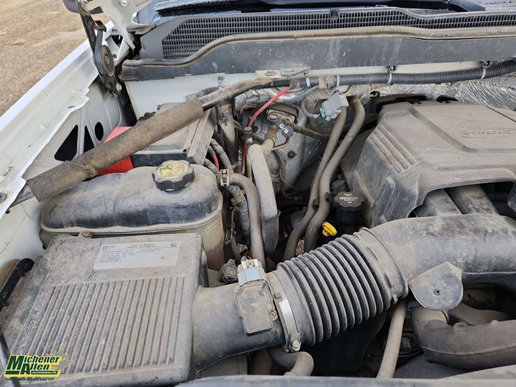 2015-chevrolet-silverado-2500hd-image-26