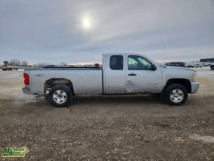 2011-chevrolet-silverado-1500-image-8