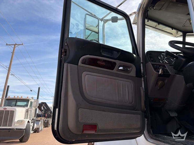 2013-peterbilt-365-image-12