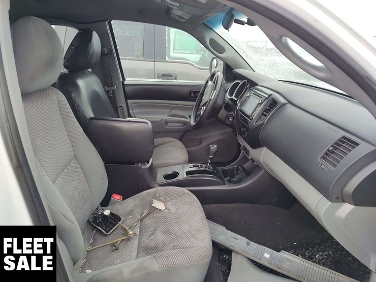 2015-toyota-tacoma-image-13